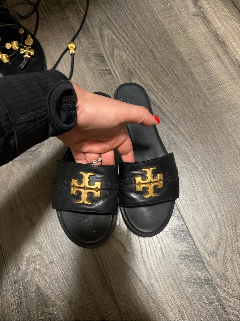 Tory Burch Black Leather eleanor Sandals with Gold Double-T Emblem 7.5
